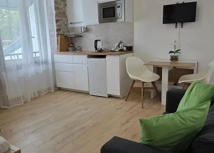 La Porte Du Chemin 公寓 *