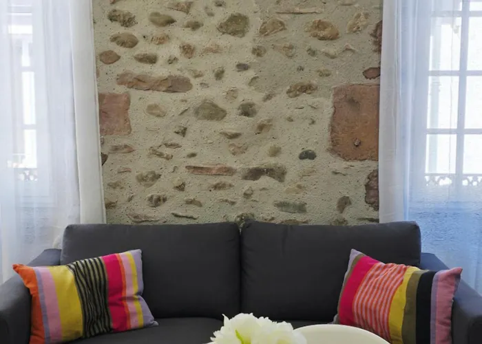 La Porte Du Chemin 圣让皮耶德波尔